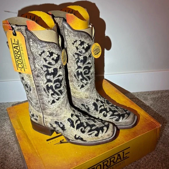 Corral Women's Intricate Black and Cream Heeled Boots - Picture 1 of 7